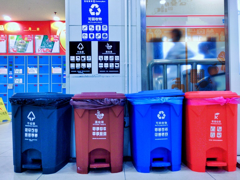 1596852062927840.jpg 千库网_实行垃圾分类四个垃圾桶摄影图_摄影图编号62134.jpg